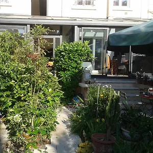 Maison D'hotes Des Toits En Affittacamere