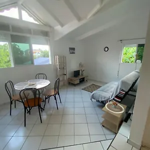  Appartement Appartements: Plage&commerces à 200m Guadeloupe