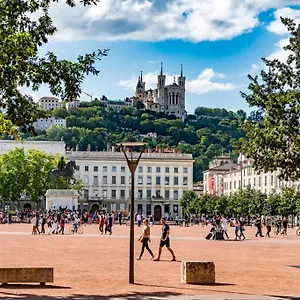30m² De Bonheur Au Coeur De Lyon, Dans Les Nuages. Séjour chez l'habitant